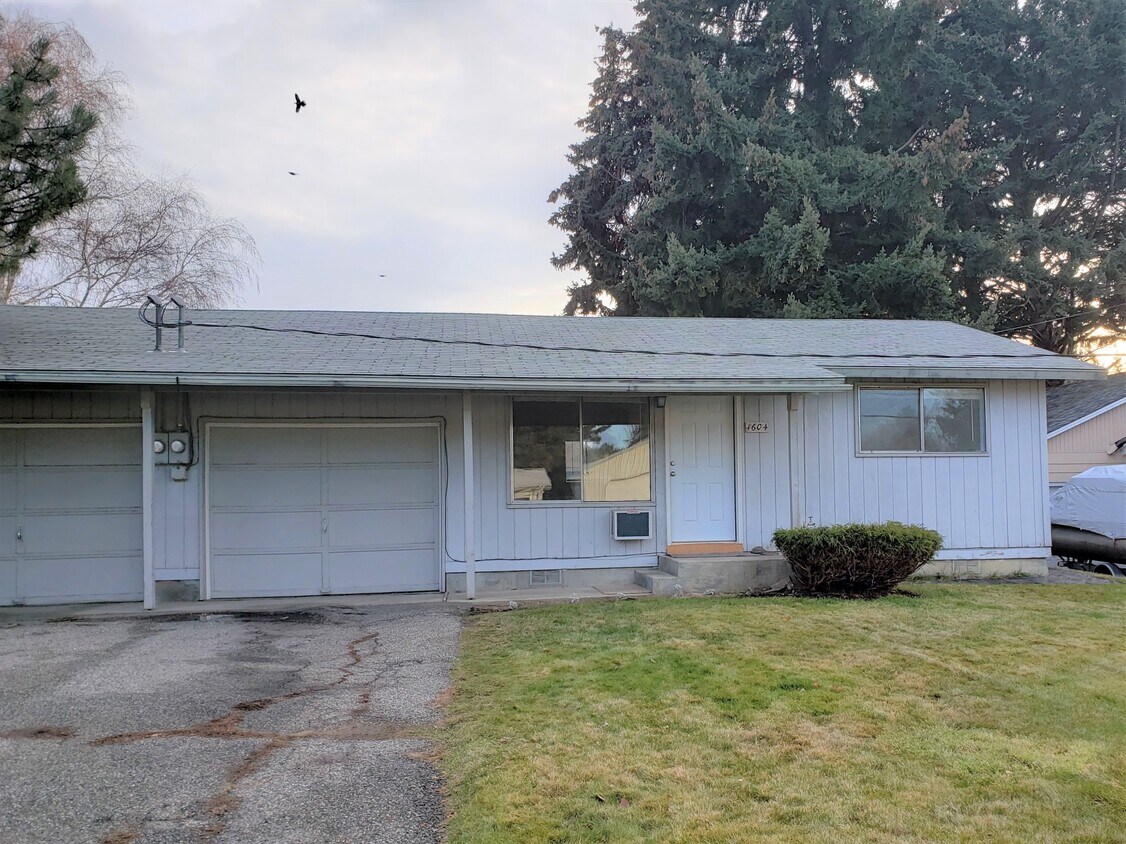 1604 3rd St NE, East Wenatchee, WA 98802