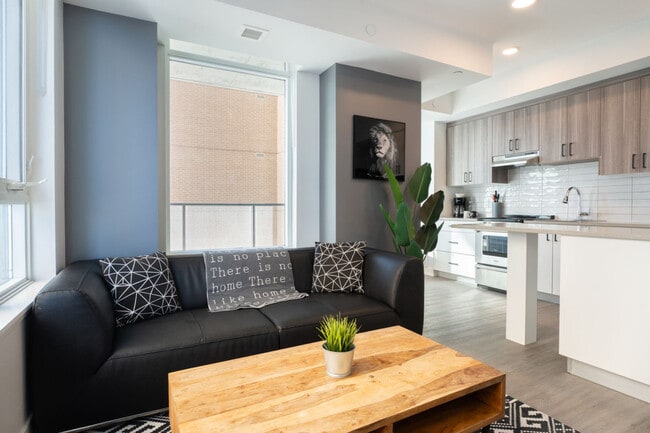 Building Photo - 90 Champagne Ave S