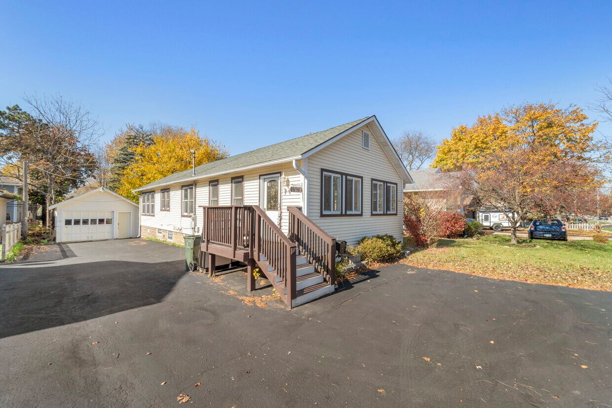 1029 N Washington St, Naperville, IL 60563 House Rental in Naperville