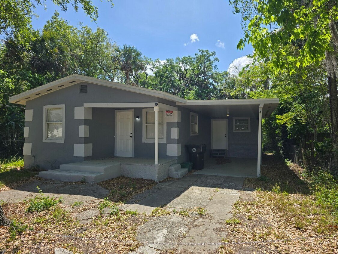 Foto principal - Updated 3 bedroom, 2 bath home