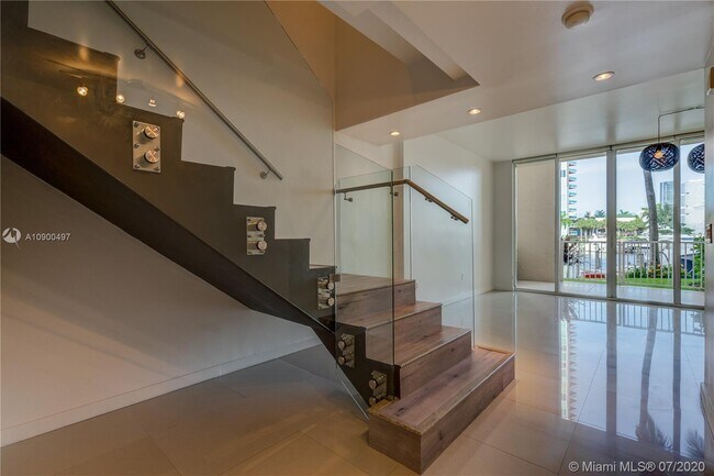 Foto del edificio - 3330 NE 190th St
