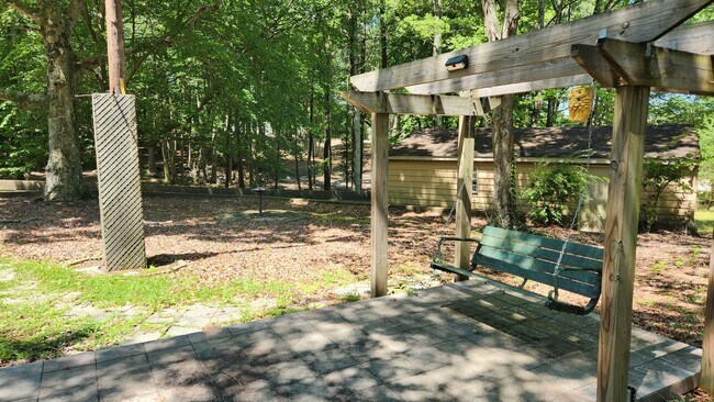 Building Photo - Convenient Location off Hwy 14 and Woodruf...