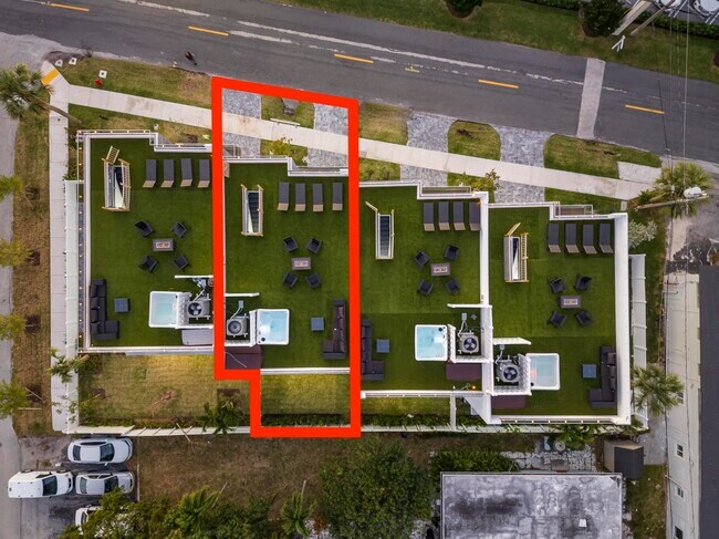 Foto del edificio - 1002 N Riverside Dr
