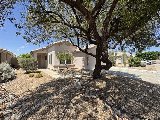 Foto del edificio - 3 BEDROOM WITH NO CARPET/LARGE YARD