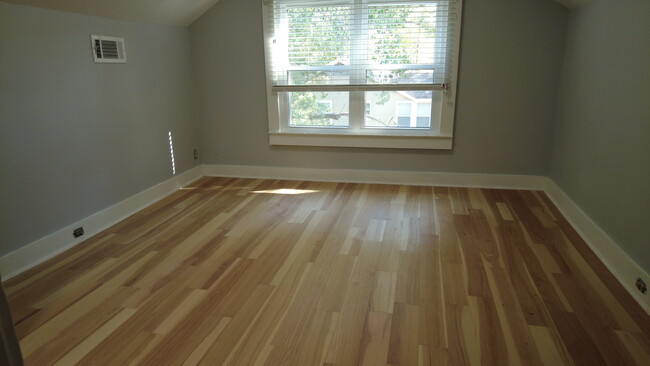 Building Photo - 604 N Duncan Ave
