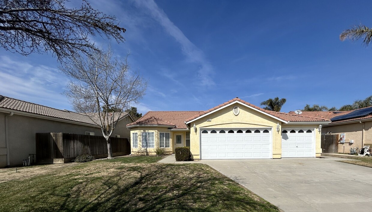 Primary Photo - Spacious 4 bedroom home in Lemoore