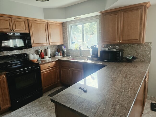 Building Photo - 36851 Dardanella St