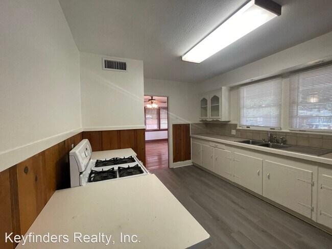 Foto del edificio - 2 br, 1 bath House - 380 S. Fairfax Dr.