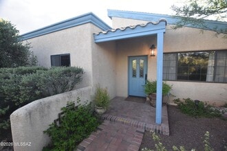 Building Photo - 3040 S Donald Ave
