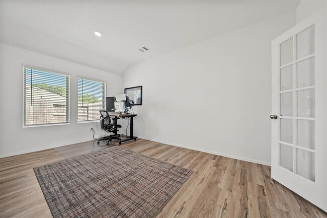Building Photo - 1111 Bulwark