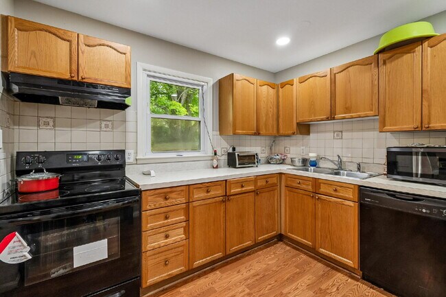 Foto del edificio - Charming and updated single-family home in a convenient Woodbridge location!