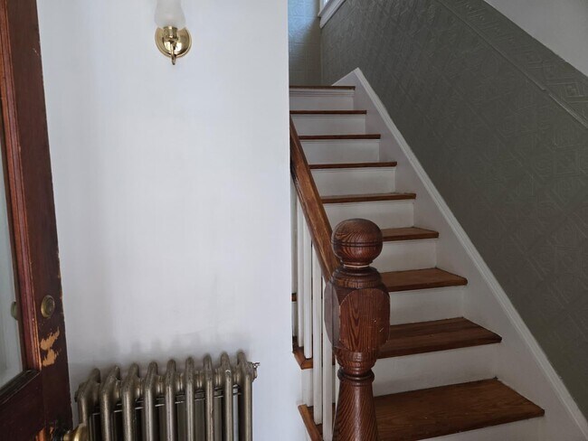 Foto del edificio - 2 Maple Ave