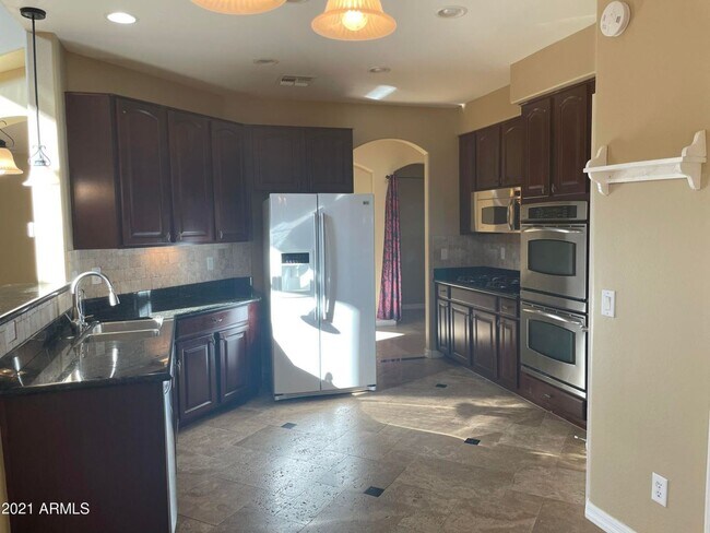 Foto del edificio - 4 bedroom home in Carefree Crossing