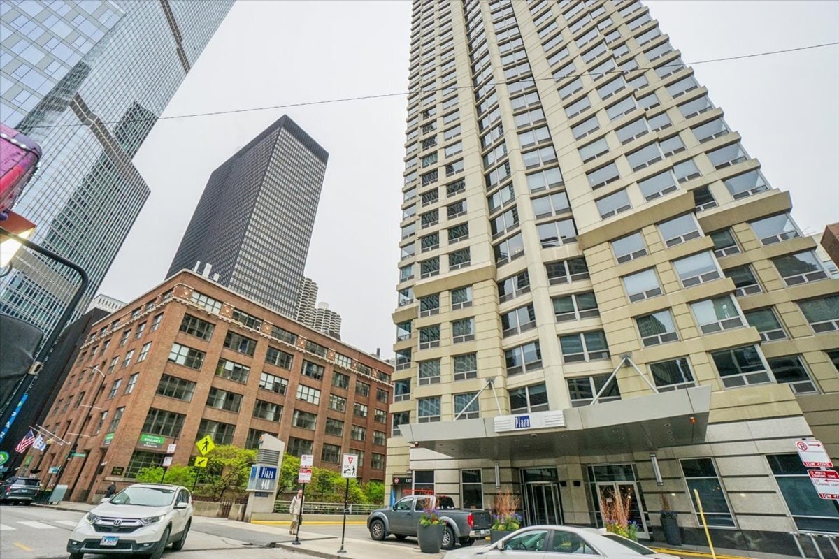 Photo - 440 N Wabash Ave (Chicago, IL)