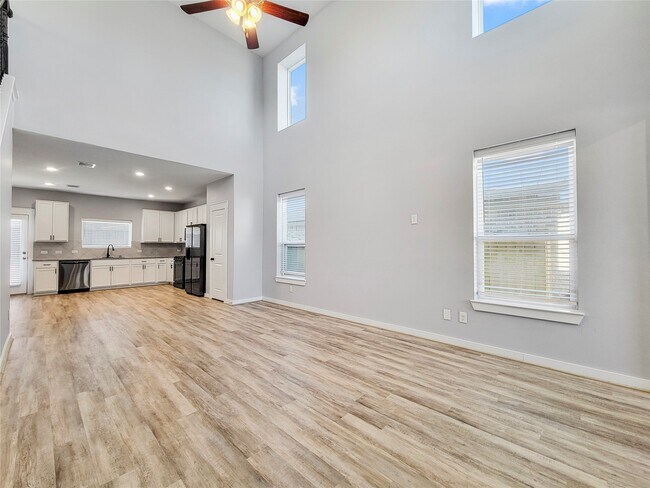 Building Photo - 16807 Lisbon Ln