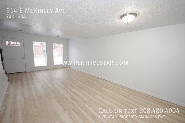 Foto del edificio - Spacious McKinley Townhome Available! Visi...