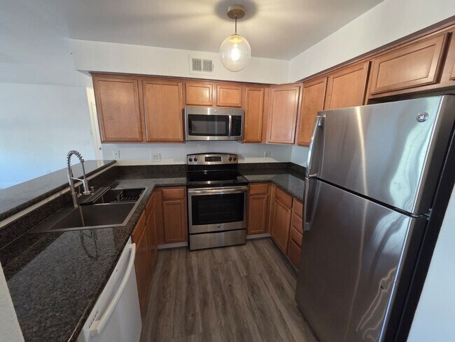 Foto del edificio - First-Floor modern 2 Bed / 2 Bath Condo – ...