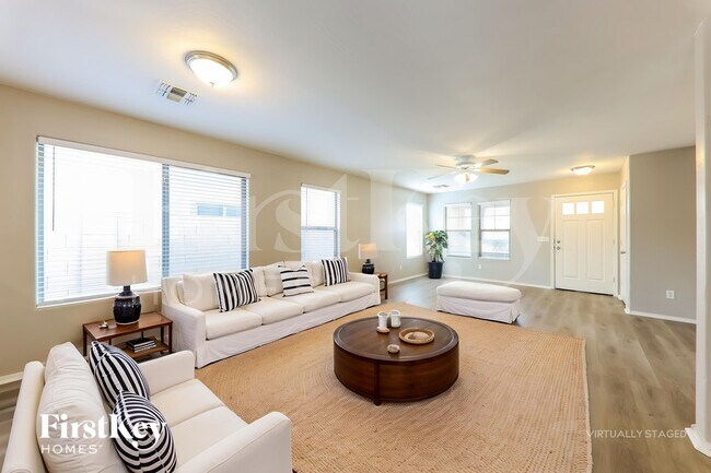 Foto del edificio - 14088 W Larkspur Dr