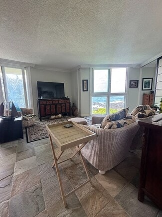 Building Photo - 2405 Kalanianaole St