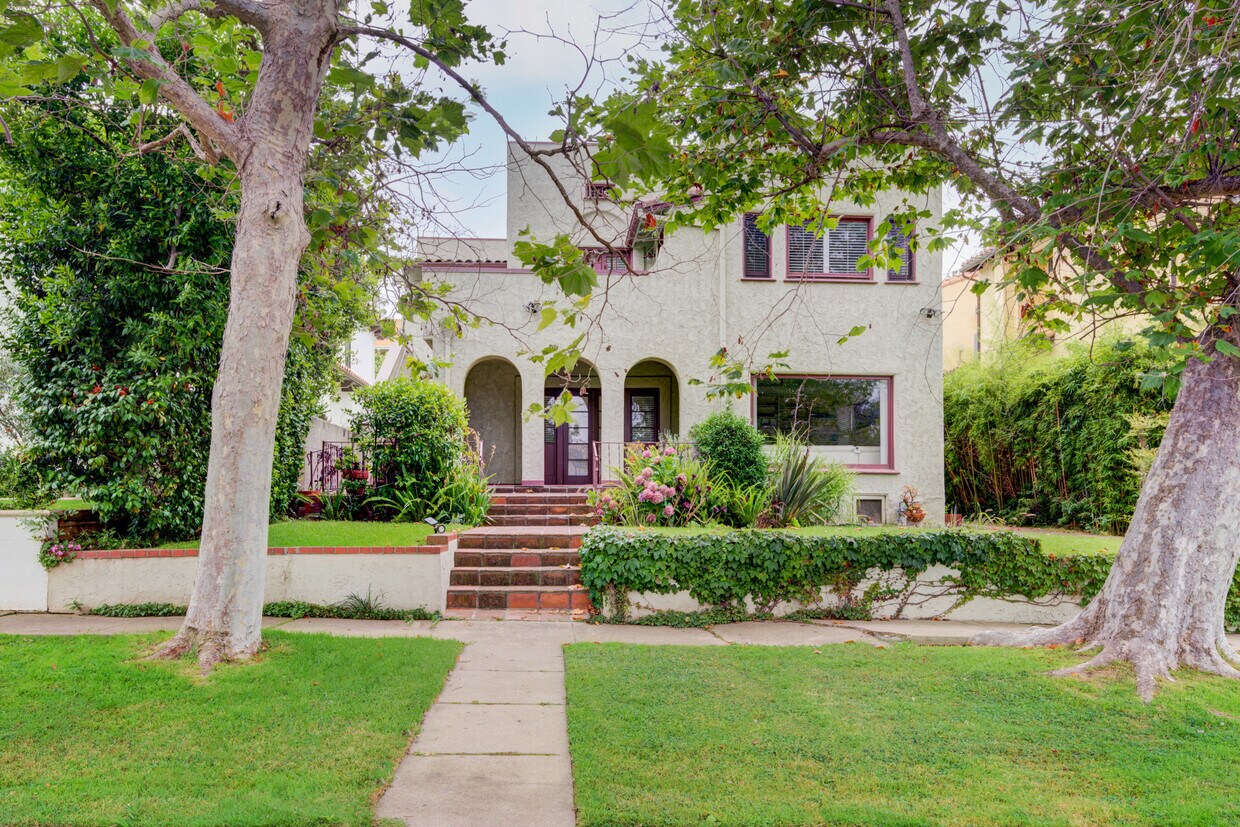 Primary Photo - 556 Radcliffe Ave