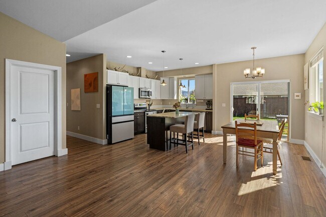Foto del edificio - Gorgeous 4 Bedroom Home in Ryen Glenn