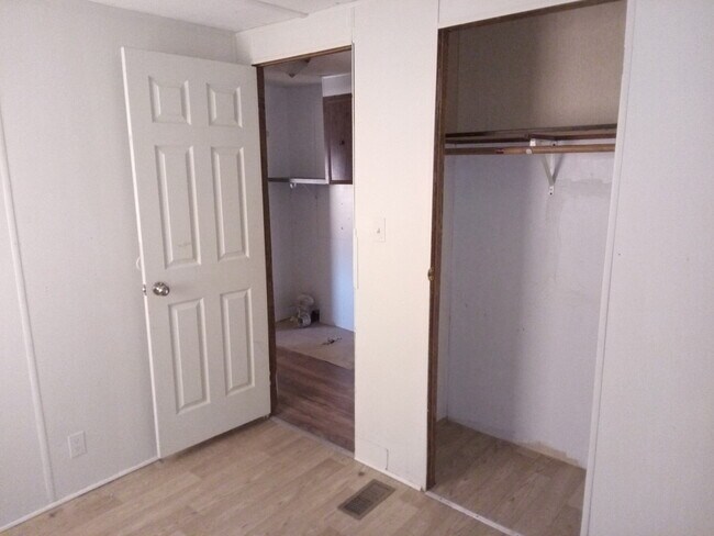 Foto del edificio - 1011 Lindberg Ave