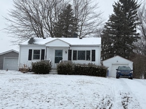 Building Photo - 147 S Surry Rd