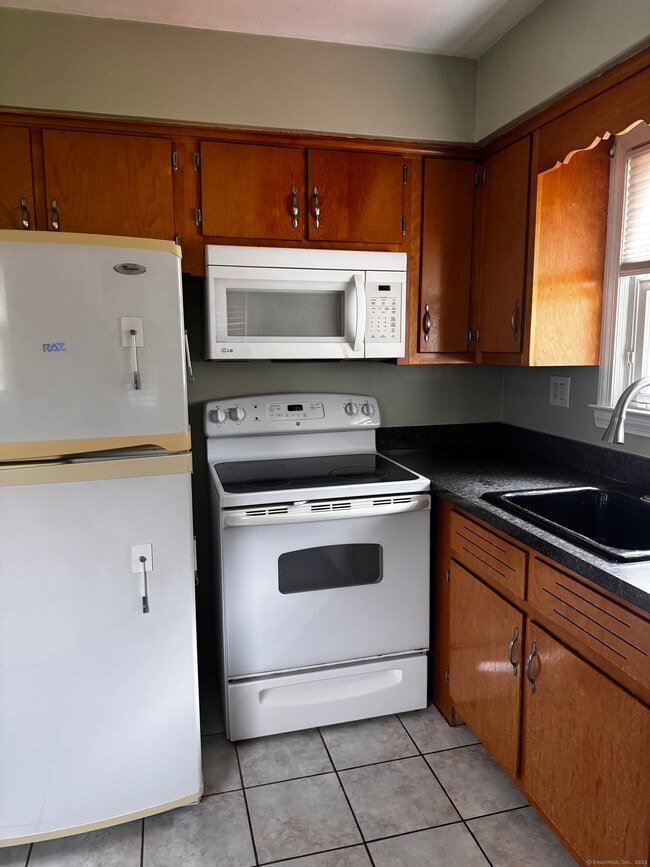 Building Photo - 71 Linnmore Dr