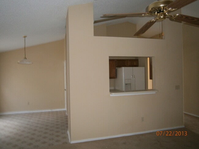 Building Photo - 3/2 Single Family Home with EXTRA Large Backyard