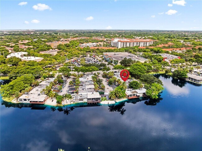 Foto del edificio - 6480 Miami Lakes Dr