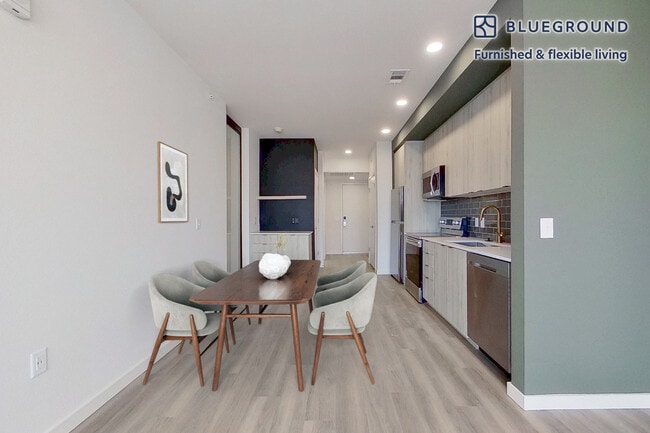 Building Photo - 2600 Lawrence St