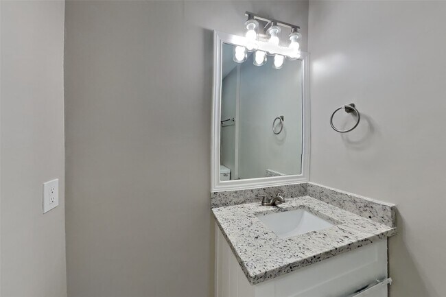 Foto del edificio - 80 Laughing Brook Ct