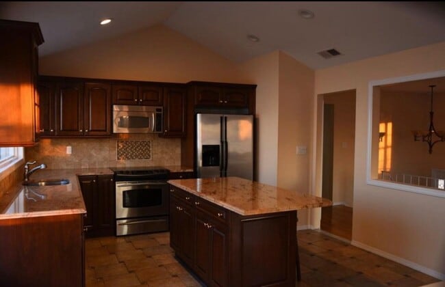 Building Photo - 4 Leeward Cove