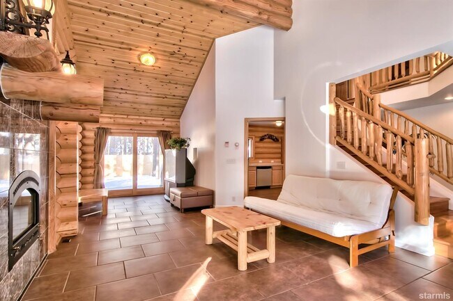 Foto del edificio - 3633 Tamarack Ave