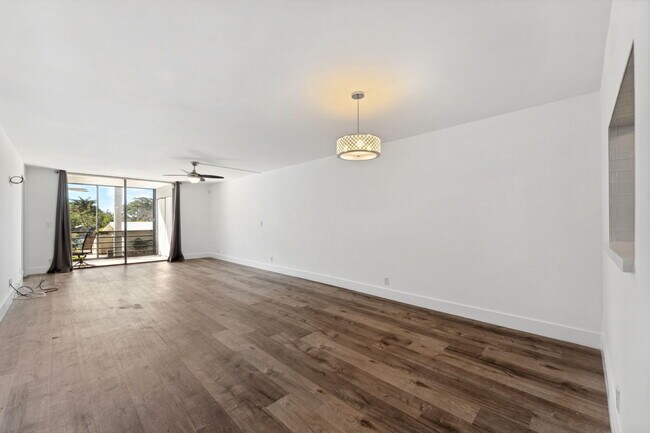 Building Photo - 555 Banyan Tree Ln