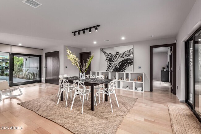 Foto del edificio - 8022 N 5th St