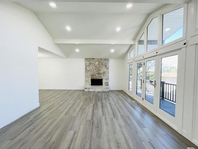 Foto del edificio - 1294 Mockingbird Ln