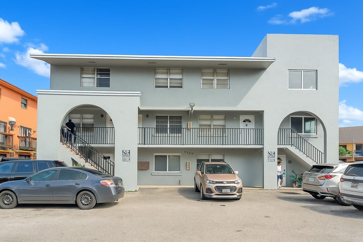Primary Photo - 2270 W 54th Pl