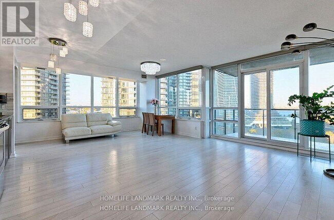 Photo du bâtiment - 2230 Lake Shore Blvd W