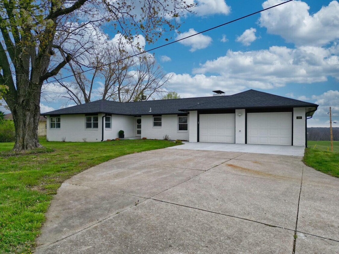 Primary Photo - 330 W Rte K
