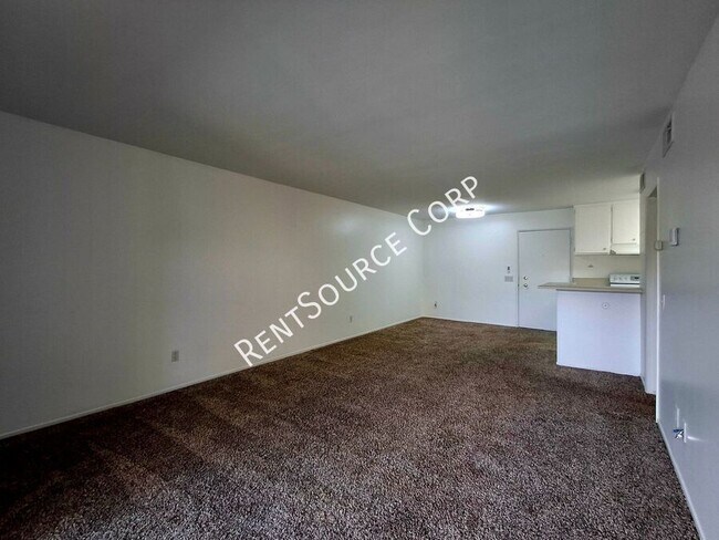 Foto del edificio - 23515 Lyons Ave
