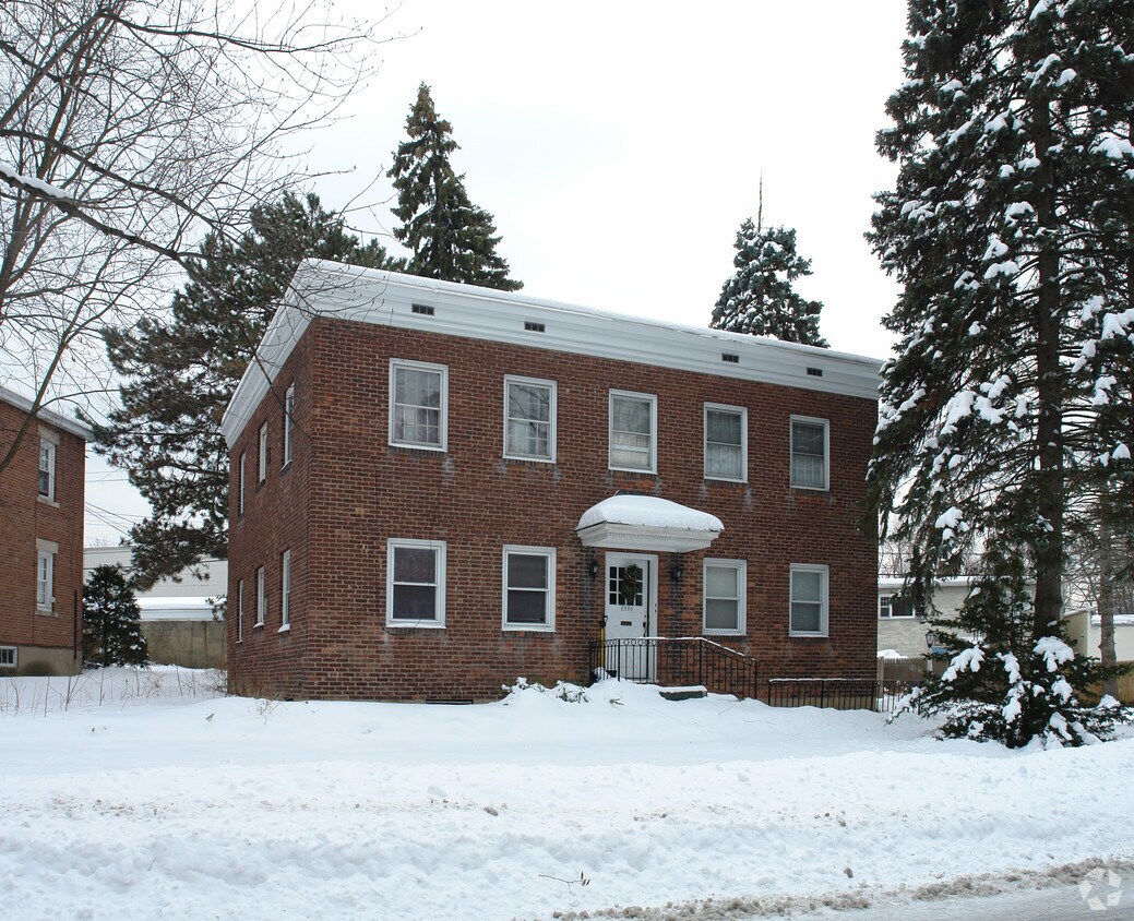Primary Photo - 2220 Crescent Rd