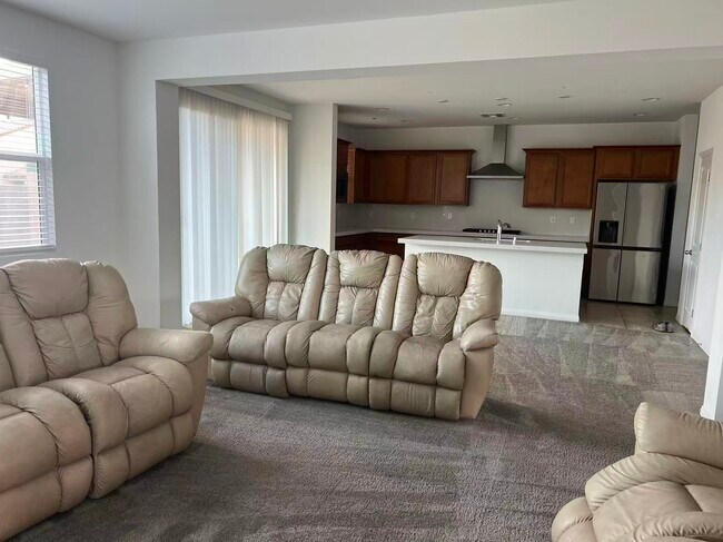 Foto del edificio - 1923 Karner Blue Ave