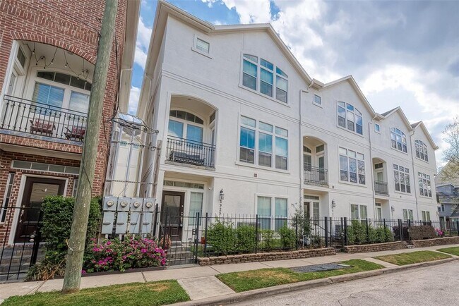 Building Photo - 3925 Floyd St