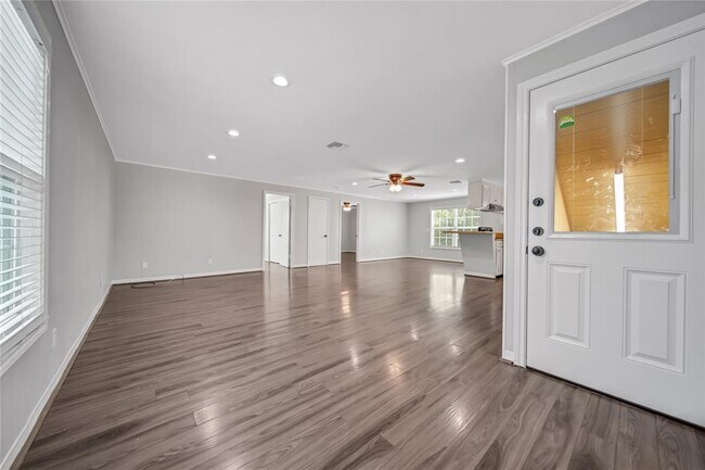 Foto del edificio - 606 Avenue of Oaks St