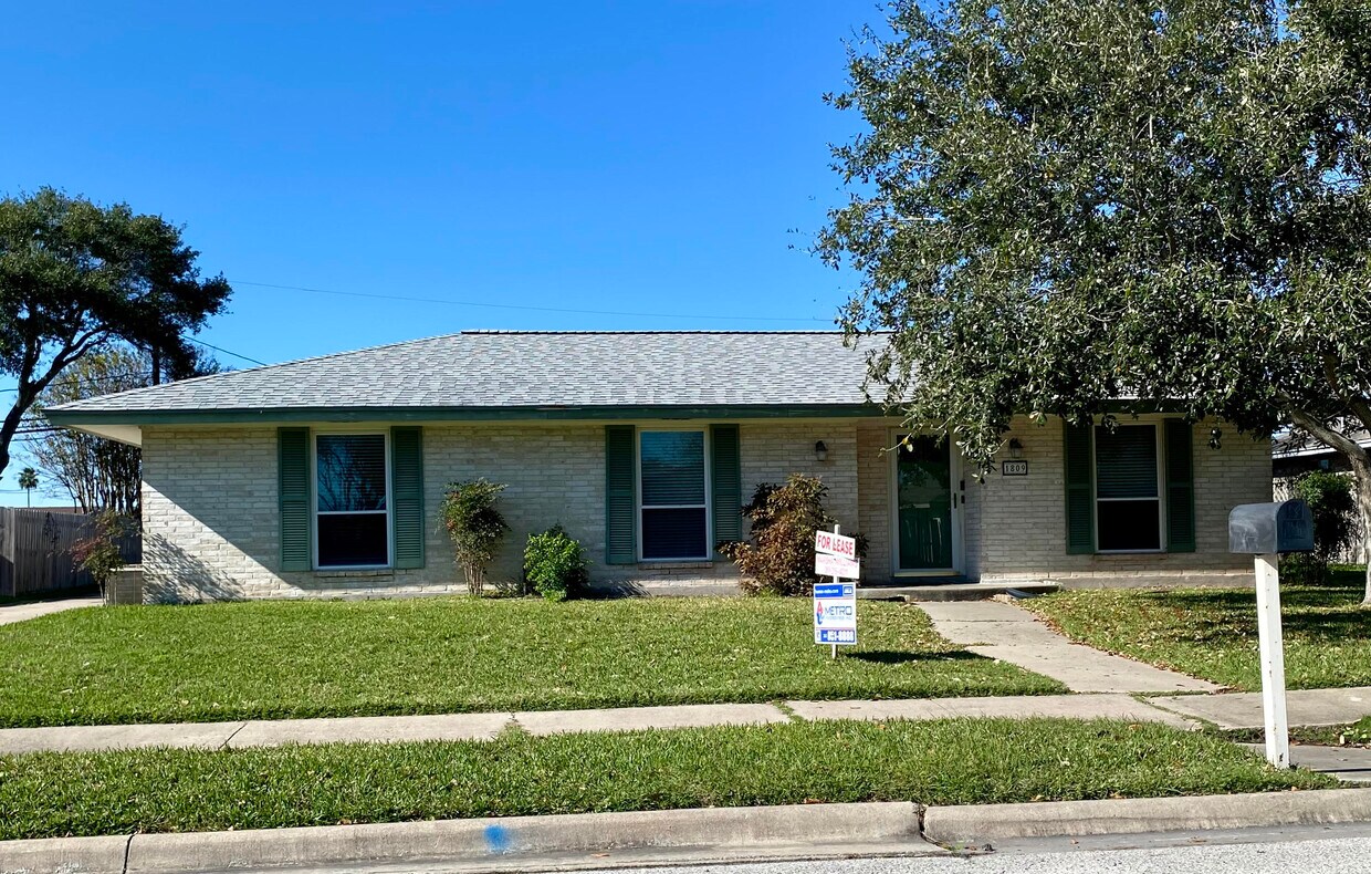 Primary Photo - 1809 Portland Dr