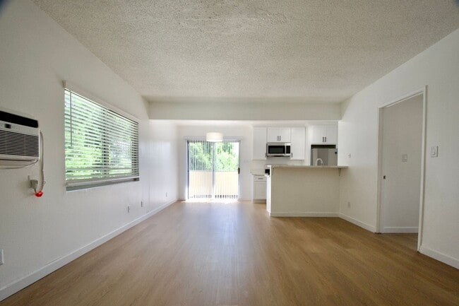 Building Photo - 5652 Colfax Ave
