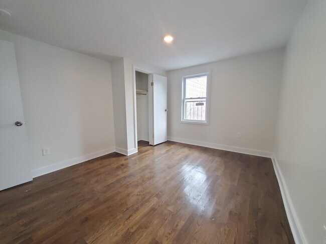 158 Summit Ave 2R - 155 Summit Ave