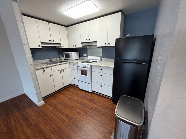 Building Photo - 1415 Victoria St