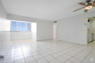 Building Photo - 750 NW 43rd Ave